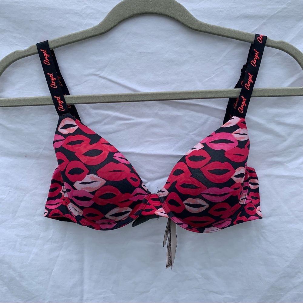 Victoria’s Secret tee-shirt bra, lightly lined